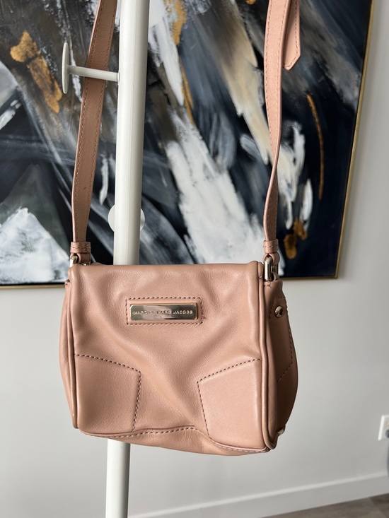 Marc Jacobs Handbags - Marc Jacobs Leather Crossbody Bag